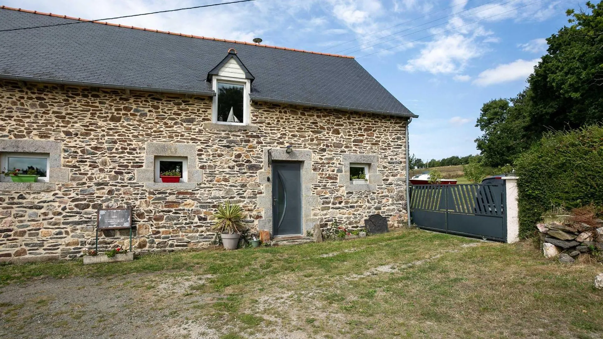 Holiday home L'Abreuvoir Du Leffo Allineuc France