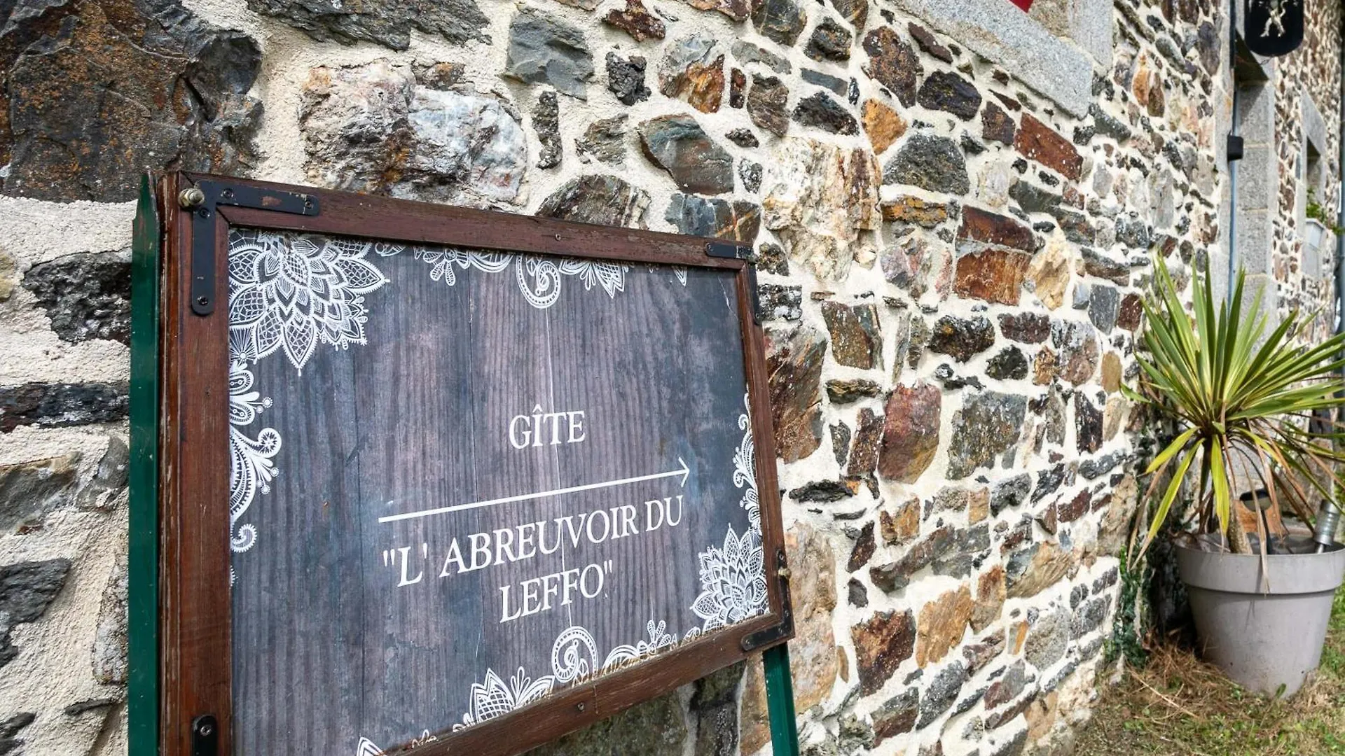 L'Abreuvoir Du Leffo Allineuc Holiday home